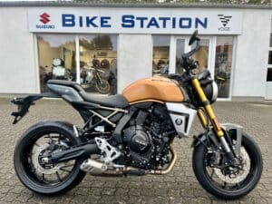 SUZUKI_GSX-8T_2026_GULD (2)