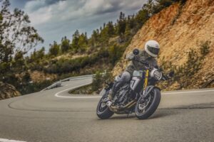 SUZUKI_GSX-8T_Grøn_Gallery5