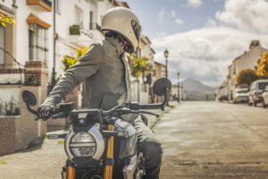 SUZUKI_GSX-8T_Grøn_Gallery7